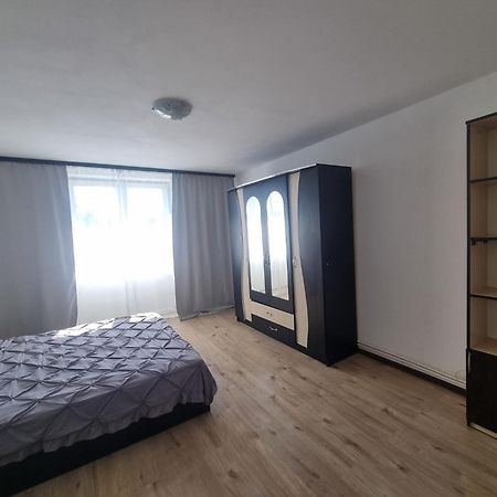 Apartament Central بيتستِ المظهر الخارجي الصورة