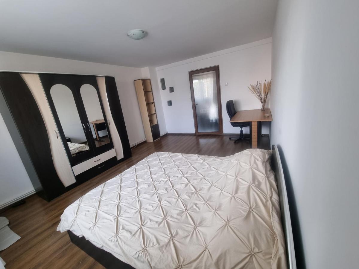 Apartament Central بيتستِ المظهر الخارجي الصورة